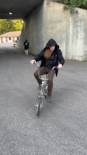 Dave Mustaine Instagram - Phone home… 🖖🏼🛸

Video: @ralmeidagb