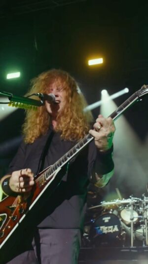 Dave Mustaine Instagram - We’ll Be Back! New Album OUT NOW. 🤘

Video: @cameronnunez #thesickthedyingandthedead #megadeth #newmusic #heavymetal #thrashmetal #metal
