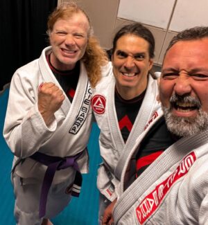 Dave Mustaine Instagram - Somebody took our butterfingers. 

@professorreggie @kikoloureiro @butterfinger #BJJ #Megadeth
