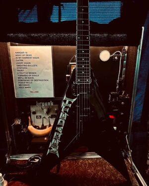 Dave Mustaine Instagram - Damn straight. #repost @bryanjones104 
• • •
"For any of you guys and gals still doubting the craftmanship and playability of these @kramerguitarsus, I just let @davemustaine beat the shit out of this one for 35 minutes in 64 degree weather and didn't have a single tuning issue. They're solid. 🤠🎸"
