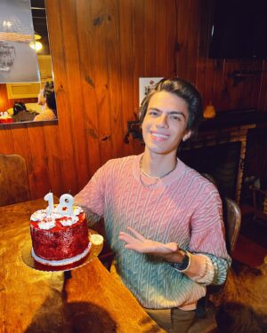 Davi Campolongo Instagram - 18tão 🤌🎉

(A última foto resume bem 😂)

#davicampolongo #18 #photo #niver