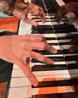 Davi Campolongo Instagram - Classical Rio 🎶🎹

Look @ternos_decinel 

#davicampolongo #piano #classicalmusic #riodejaneiro #salaceciliameireles