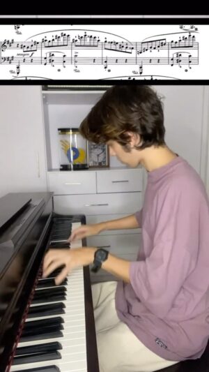 Davi Campolongo Instagram - Scherzo nº 2 - Frédéric Chopin 🎹🎶

#piano #classicalmusic #chopin #pianist #classicalpiano