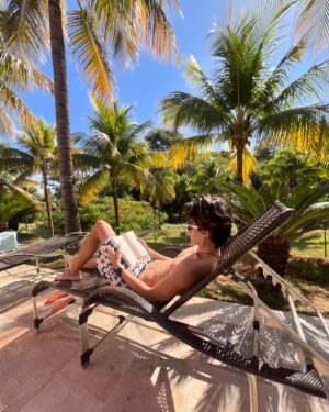 Davi Campolongo Instagram - Seja bem vindo junho! 
Iniciando meu mês aqui no @celebrationresortolimpia @hotbeach.oficial .

Celebrando a vida!🙏

#davicampolongo #olimpia #celebrationresortolimpia #resort #petfriendly #cometabiewer #familia