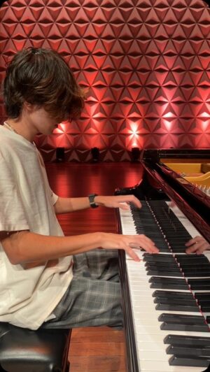 Davi Campolongo Instagram - #tbt de alguns dias atrás ❤️‍🔥🎹

#piano #pianist #chopin #classicalmusic #davicampolongo