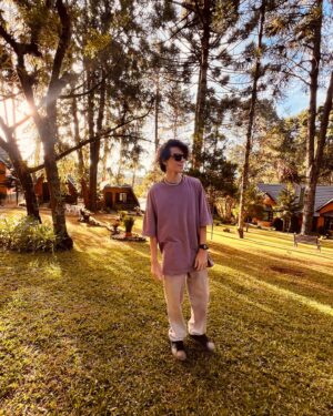 Davi Campolongo Instagram - Iniciando meu novo ano com muitas vibrações positivas.✨ 
Dump do final de semana.🍁

Obrigado a todos pelas mensagens e por todo carinho 🙏

#davicampolongo #aniversario #monteverde #mg