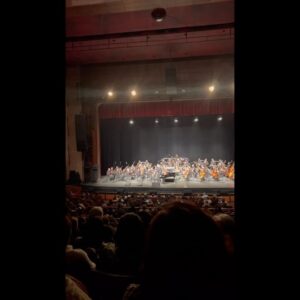 Davi Campolongo Instagram - @maestrojoaocarlosmartins comemorou ontem 84 anos do jeito que ama : em cima do palco!
Além de ser um grande maestro e um dos maiores pianistas que o mundo já viu, ele também é um exemplo de ser humano. 
Sempre com bom humor, um carisma único e com piadas que deixam o ambiente mais leve. 
Está sempre disposto a ajudar e inspirar as pessoas ao seu redor. 
Como ele mesmo diz: “é preciso dividir para multiplicar.” 
Um dos tantos ensinamentos aprendi com ele. 
Quanta honra.
Eu e minha família somos eternamente gratos por tudo, te amamos! 

🎶🎹✨ Maestro, muitas bênçãos em sua vida! Que possamos celebrar por muitos anos e aprender cada vez mais com sua sabedoria e talento, mestre da arte, que nos encanta e motiva a sermos melhores a cada dia. 
Seu legado e generosidade já brilha em nossos corações .

#maestrojoaocarlosmartins #davicampolongo #maestro #joaoomaestro #felizaniversario