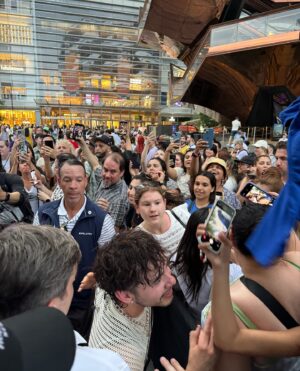 David Archuleta Instagram - What an evening! Thank you @hudsonyards for having me and a special shoutout to all of those who came out to the show yesterday. Another shoutout to my friend @lorenallred for being a special surprise guest! I had the most amazing time with you all 🙏🏼🫶🏼
