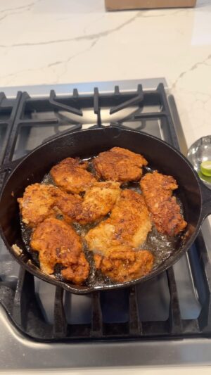David Banner Instagram - I’m from Mississippi and this is the first time I’ve ever cooked fried chicken myself. (I learned how to cook while I was on my healthy kick so most of the things I know how to cook are on the healthier side.) I want to learn how do for myself in all manners.  Tips from @chefsoutherntemp page!!!