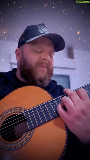 David Barrull Instagram - Con un resfriado 🤧 que me ha cogido cariño y no se quiere ir jajajaj pero bueno me apetecía dejaros por aquí un trocito de un tema que me encanta del gran #chinodemalaga espero que os guste que lo disfrutéis 🎧 😘 #bendiciones
