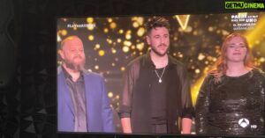 David Barrull Instagram - Os ha gustado la sorpresa?? 
Siempre es un placer volver a casa @lavozantena3 
Volver a ver a compañeros disfrutar de la música y ademas con una canción con un maravilloso y real mensaje que me ha dado tantos buenos momentos, espero que hayáis disfrutado de mi actuación bendiciones 😘 y mucha suerte chavales