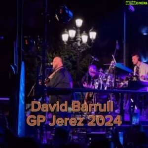 David Barrull Instagram - Con este vídeo resumen de nuestro concierto en #jerezdelafrontera echo por mi colega y batería @josecarloslosadadrums os doy las buenas noches 😘 que descanséis #familia bendiciones 
#GiraEterno