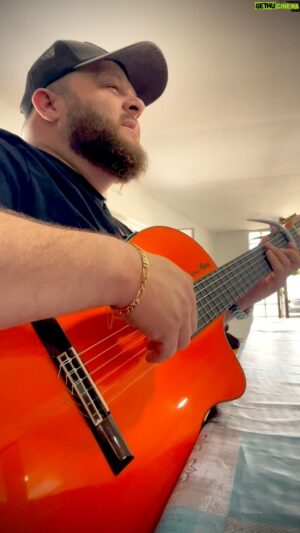 David Barrull Instagram - Ya tengo lista mi roja de @guitarrasbros para el lunes que estaré promocionando mi nuevo single #Eterno en #sevilla si Dios quiere