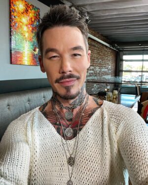 David Bromstad Instagram - Happy Monday loves!! I thought it was time to do a shameless shirtless moment and If u haven’t noticed I’ve been wearing lots of jewelry lately. It’s just another way to express the delicious creative side I have in me. I have so many it seems 😂 I love a layered look which is super hot right now. This incredible artist contacted me and asked if she could make some things for me. I said “umm yes please!” She asked for nothing. No “if I send u this can u…” or “ I’ll send u these if…” She did it cause she knew that as a fellow artist I would appreciate her work, and that’s it.  U guys know I rarely promote anyone or anything on my page but since she still hasn’t asked, I want to introduce u guys to the designer and creator of the yummy necklaces, bracelets and rings u see me wearing on the tv and in real life! @koulianosdesigns She is an incredibly talented and skilled and not to mention one of the nicest and generous people I’ve ever met. If u want to give a gift of deliciousness, than check out her page. All things are made by her. She’s insanely talented and we look supporting artists that deserve it.
