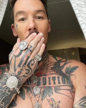 David Bromstad Instagram - Happy Monday loves!! I thought it was time to do a shameless shirtless moment and If u haven’t noticed I’ve been wearing lots of jewelry lately. It’s just another way to express the delicious creative side I have in me. I have so many it seems 😂 I love a layered look which is super hot right now. This incredible artist contacted me and asked if she could make some things for me. I said “umm yes please!” She asked for nothing. No “if I send u this can u…” or “ I’ll send u these if…” She did it cause she knew that as a fellow artist I would appreciate her work, and that’s it.  U guys know I rarely promote anyone or anything on my page but since she still hasn’t asked, I want to introduce u guys to the designer and creator of the yummy necklaces, bracelets and rings u see me wearing on the tv and in real life! @koulianosdesigns She is an incredibly talented and skilled and not to mention one of the nicest and generous people I’ve ever met. If u want to give a gift of deliciousness, than check out her page. All things are made by her. She’s insanely talented and we look supporting artists that deserve it.
