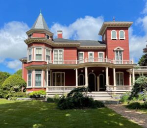David Bromstad Instagram - Bangor Maine. All I can say is wow. Wow on so many levels. Let’s start with this home…I should say compound, that belongs to the infamous Steven King!!! The house is exactly what u would imagine. Grand and mysterious but very casual. Epic in every way and right in town! The White House is also part of Steven’s world and it’s his own personal library!!! The city was blessed with loads of character and history. But the best part are the people. Wow wow wow!!! I’ve never met a more kind and loving community in all my travels. Im def being back!!!!