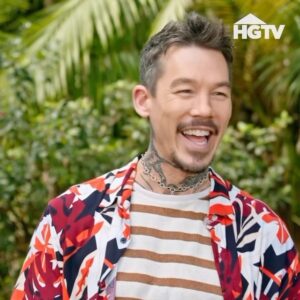 David Bromstad Instagram - 🌺Aloha!🌺Take an journey with me to Hawaii!!! Yes u read that right. My Lottery Dream Home is going to paradise!!! Join me tonight for a brand new episode on @hgtv at 9pm est. and u can stream the delicious episode on @discoveryplus  Here some behind the scenes goofiness in one of the most beautiful places on earth!
