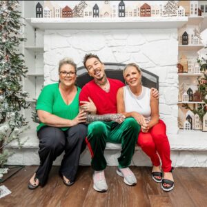 David Bromstad Instagram - I hope everyone enjoyed the holiday extravaganza last night. I don’t think I’ve ever said this in my entire career, but I do believe this is the best thing I’ve ever been a part of. Probably because I had the most amazing team and part of the team was my fabulous sisters!!!! They are such a huge part of my life and what you saw last night is exactly how we are when we are together. We love on each other and respect each other so much for the gifts the God has given us. We are goofy, weird, delightfully strange, fashionable, intensely honest, Hyper creative,and deliciously dorky. These pictures describe everything about us. I’m so honored and proud to have worked with these incredible women and create memories that will always be cherished. I LOVE MY FAMILY!!!! ♥️ 🎄 ♥️