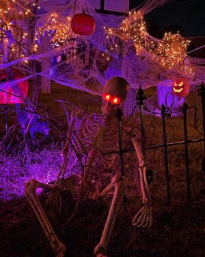 David Bromstad Instagram - Some fun details of the Halloween decor! I had so much fun doing this but next year I’m hiring a team to help!!!