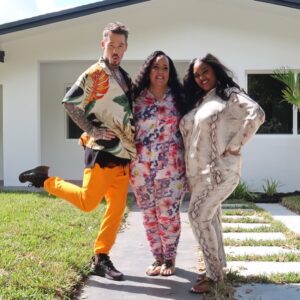 David Bromstad Instagram - Don’t come between a banana and it’s destiny.  Another fantastically new episode of Lottery is on tonight on @hgtv 9/8c and @discoveryplus  Love tour guts, love your hair, I hope u win! Have an amazing Friday night and weekend!!! 😘