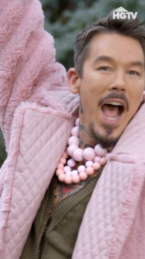 David Bromstad Instagram - Season finale my sweet darlings!!!! And we are in my home state of Minnesota! Tune in for the fashion stay for the story telling. Kisses and all the hugs! 🥰 🤗 😘  Don’t worry cuties, we are filming more seasons!