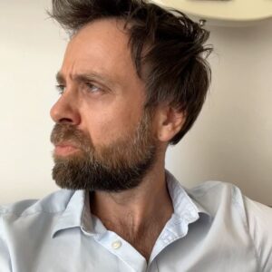 David Castello-Lopes Instagram - « Authentique » au théâtre Boulimie à Lausanne du 12 au 16 octobre 2022. Venez. Tous.
Lien billetterie en bio.
