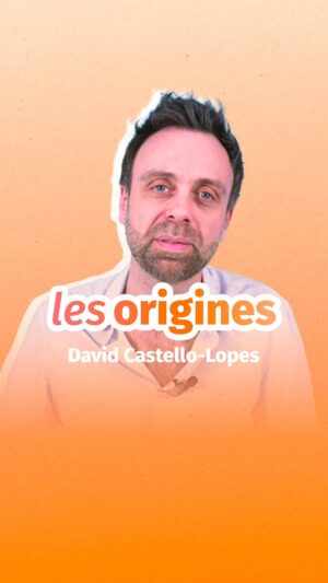 David Castello-Lopes Instagram - Mais quelle est l’origine du message « Toute ressemblance avec des personnes existantes
ou ayant existé est purement fortuite ». Retrouvez @davidcastellolopes et @stephane.bern.officiel dans Historiquement Votre du lundi au vendredi de 16h à 18h sur #Europe1 !