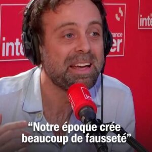 David Castello-Lopes Instagram - David Castello-Lopes possède un "radar à vrais gens". ▶️ Journaliste et humoriste, il était au micro de Léa Salamé, mercredi 24 avril ; leur entretien intégral (et "authentique") est dans la bio.

#Le710Inter #suisse #humour