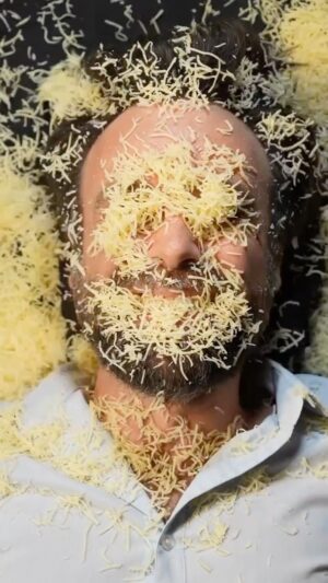 David Castello-Lopes Instagram - Claque le cheese s’il le plait. Et après va voir ma nouvelle vidéo Suisse. Ça parle d’emmental. Vas-y. Maintenant. @radiotelevisionsuisse @52minutes