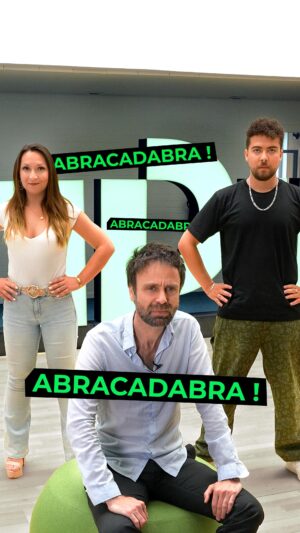 David Castello-Lopes Instagram - @davidcastellolopes en feat avec @samyradio et @louprems pour une interprétation hilarante en allemand de « Les chaussettes de l’archiduchesse » 😂 ! Déjà plus de 4 millions de vues sur TikTok ! 🎉

📻 Pour encore   de good vibe, retrouve @samyradio et @louprems du lundi au vendredi 15H-19H sur Tipik en radio ! 😎

🗓️ Retrouve @davidcastellolopes : 

20/10/24 - Liège (Le Forum - Festival International du Rire de Liège)
13/11/24 - Mons - Théâtre Royal de Mons
14/11/24 - Bruxelles - Cirque Royal

#tipik #samyetlou #rtbf #radioshow