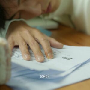 David Chiu Instagram - -
0614 ──『迴石』
-
沒有時間，
記憶就不存在。
-
一旦失去記憶，
人就成了虛無存在的囚徒。
-
一旦你跌出時間之外，
就無法理解自己與外在世界之間的關係。
-
人的記憶裡，
遍佈不滿的種子，
它讓我們脆弱、敏感、痛苦。
-
同時，
也是所有故事的源頭。
-