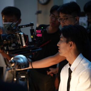 David Chiu Instagram - -
將靈感化為普世的感動，
盡可能讓更多人知道，
是值得嘗試的。
-
但也不能因此完全削除獨創性。
-
確實，
人們會下意識地摒除難以理解的東西。
-
然而，
魅力是一種結合正常與異常的東西。
一旦去除異常，
魅力便蕩然無存。
-
所謂獨創性，
必定帶有一定程度瘋狂的魅力。
-