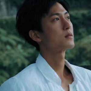 David Chiu Instagram - -
近期，
同時肩負了各種案子，
電影短片後期、表演指導教學、角色的演出，
以及即將前行充滿未知的埃及mv拍攝。
-
在這樣的情況下，
信念與意志力比過去任何時候顯得重要。
-
它跟自由潛水是一樣的，
在水下，
你不能太專注在呼吸，
連憋氣都要是放鬆的。
-
你要相信你的意念能帶領你的身體，
也要相信你的身體能支撐你的意念。
-