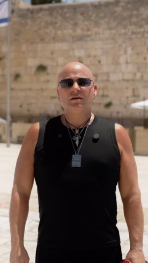 David Draiman Instagram - #istandwithisrael #israel #neveragain #neveragainisnow #bringthemhomenow #art #music #actor #musician 

Where are you? The time is NOW. 
#amyisraelchai