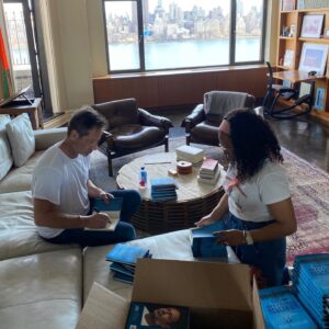David Duchovny Instagram - Signing copies of The Reservoir. Thanks @akashicbooks for swinging by.