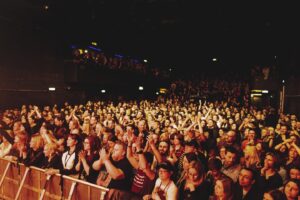 David Duchovny Instagram - 2023 European Tour Tickets on sale now.

Here are some of our favorite crowds from the last time we were in Europe, can’t wait to see you again. 

📸: @byjanejimenez
