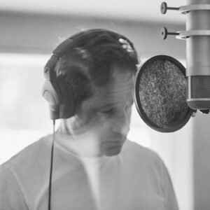 David Duchovny Instagram - We're partnering with @loopedlive this October for a virtual Q&A event in support of Gestureland. Grab your tickets now on @loopedlive via the link in bio and comment below with #GesturelandQA to submit a question for the Q&A.