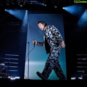David Fonseca Instagram - Ontem celebrei a liberdade com este mar de gente, primeiro em Lisboa no Palácio Baldaya e mais tarde em Leiria na Festa do Povo! Obrigado a todos, foi um dia bonito e especial para todos, celebremos sempre o 25 de Abril! ❤️

(📸 @ruimiguelpedrosa e @tiagopedrosaphotography)