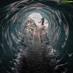 David Fonseca Instagram - A Islândia apareceu no meu imaginário com a música da @bjork e dos @sigurros, uma espécie de oásis idílico com toda a força brutal de uma natureza intocada. Ao vivo, é isso e muito mais, uma lembrança constante do planeta onde vivemos, da sua beleza natural e da nossa obrigação em preservá-lo de forma consciente. E claro, um paraíso para quem gosta de fotografar.

Aqui mesmo ao lado, a @miss_ana_sofia está fazer um giveaway para uma viagem à Islândia, para quem tem este país na sua lista de desejos!

@playairlines @skylagooniceland @eldingwhalewatching @arcticadventures @m_public_relations @alexandre.gf @fujifilmxpt