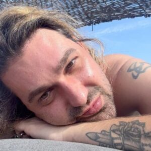 David Garrett Instagram - Soaking up the good vibes 😎

#vacation #ootd #davidgarrett #beachlife #sunscreen #wonderfulplaces #beachbody