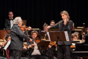David Garrett Instagram - Some amazing photos from photographer 📸
@haslerfoto from our concert in #Interlaken. I‘ve given my debut as a conductor of @johnrhaywood and my piano concerto #oneworld performed by @olgascheps 
Not to forget some pieces of Kreisler & Gluck with Olga and finally duos with my former violin-teacher @zakhar_bron