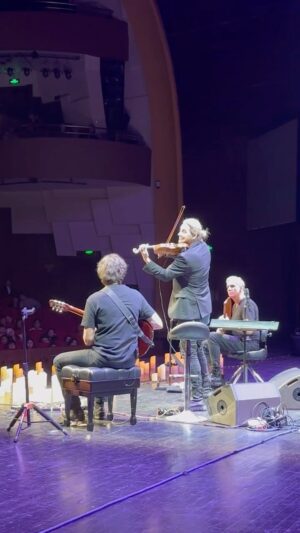 David Garrett Instagram - Some romantic Antonin Dvorak from Chongqing, China 🇨🇳 

#davidgarrett #worldtour #china #antonindvorak #franckvanderheijden #rogiervanwegberg #dvorak #stage #violin #bow #musicians