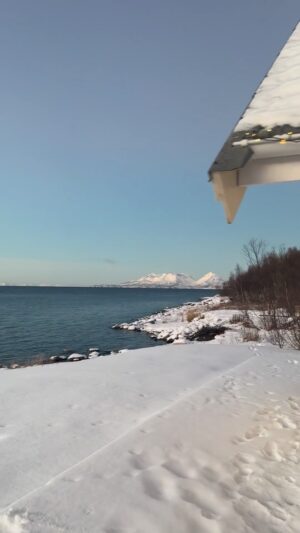 David Garrett Instagram - #vacation #happy #snow #davidgarrett #sea #tinyhouse