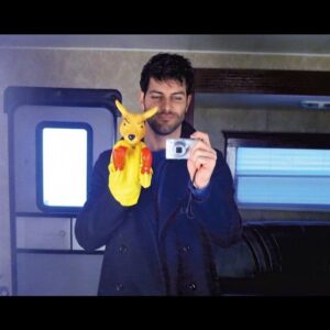 David Giuntoli Instagram - Nick's most fearsome weapon yet...
#grimm
#thankyoudingosue
#antipodes
@tvguidemagazine
#bts