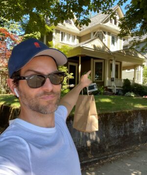 David Giuntoli Instagram - Happened by Nick & Juliette’s old place during a brief espresso stop in Portland. 

@nbcgrimm #grimm #caniuseyourbathroom @proudmaryusa