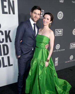 David Giuntoli Instagram - Thank you @theartofelysium & @allisonemiller & @abcnetwork for an evening of charity that left me and these #vixens feeling buoyant. Seeing #Nirvana didn’t hurt either.