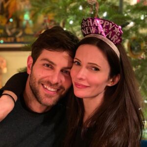 David Giuntoli Instagram - Happy Birthday to my main squeeze. @bitsietulloch 

Thanks @frankieandcoshop for the help. 🎈🎈
