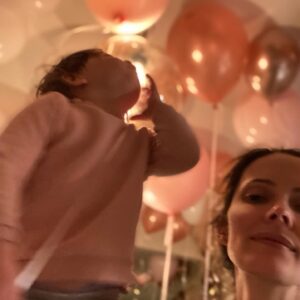 David Giuntoli Instagram - Happy Birthday to my main squeeze. @bitsietulloch 

Thanks @frankieandcoshop for the help. 🎈🎈