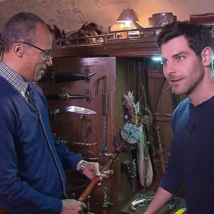 David Giuntoli Instagram - i am still reeling from when @lesterholtnbc mercilessly beat me with this mallet during the filming of famed DVD extra "grimm season 4--inside the trailer"
#debatenight #grimm #trump #hilary