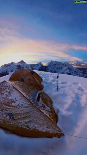 David Göttler Instagram - A bit chilly perhaps, but undeniably beautiful to wake up on the summit of Island Peak this morning.
.
🎥: @insta360 #x3 
.
#neverstopexploring @thenorthfacede #ImjaTse #kumbu #himalyas #camping #tentwithaview